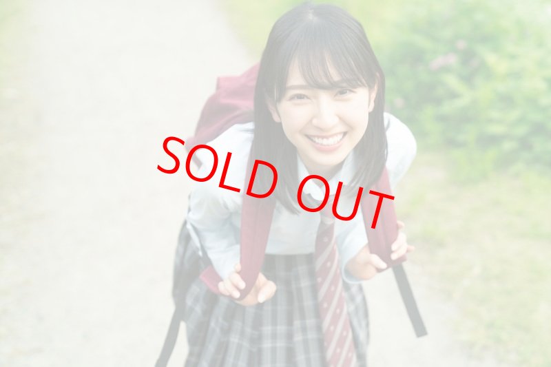 画像3: 日向坂４６　金村美玖１ｓｔ写真集「羅針盤」　コ－チャンフォーオリジナル特典付き (3)