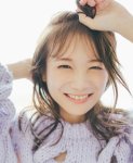 画像2: 乃木坂46　秋元真夏 卒業記念写真集『振り返れば、乃木坂』　コーチャンフォーオリジナル特典付き (2)