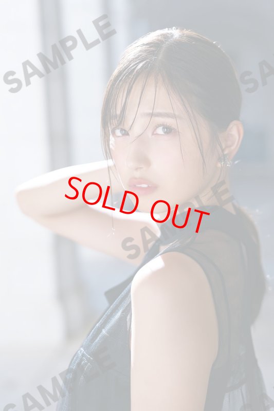 画像1: 乃木坂46 五百城茉央1st写真集「未来の作り方」　コーチャンフォーオリジナル特典付き (1)