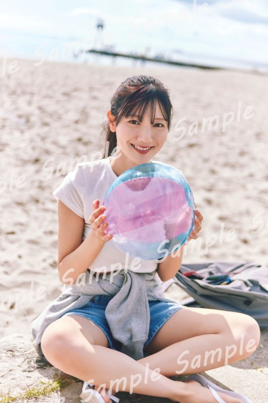 画像1: 日向坂46 河田陽菜 2nd写真集 「テイクオフ」 コーチャンフォーオリジナル特典付き (1)