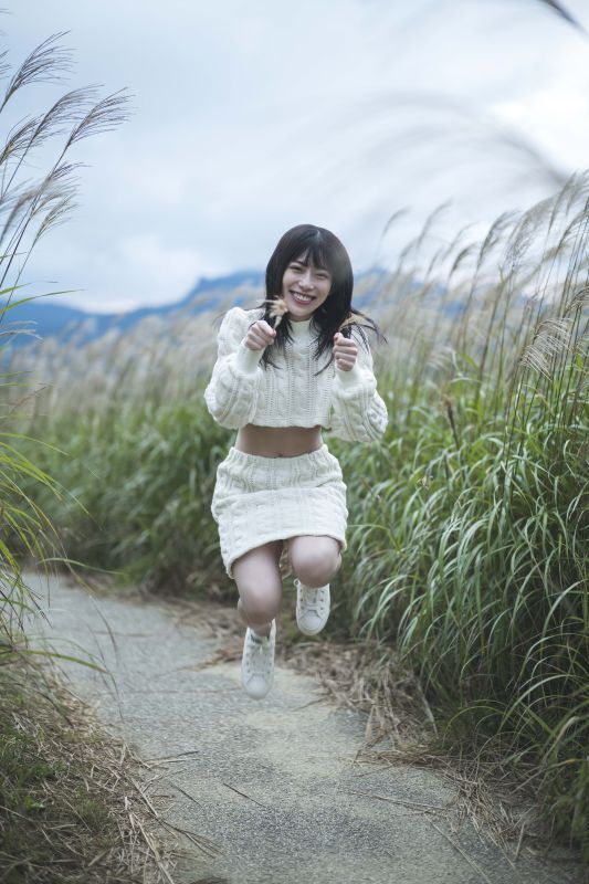 日向坂46東村芽依1st写真集　コーチャンフォーオリジナル特典付き